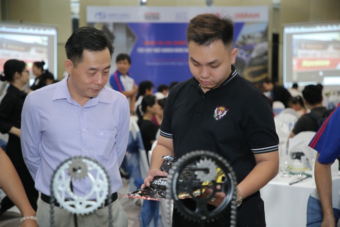Tiec-hop-mat-khach-hang-THIEN-NHAN-BANDO-FCC-DID-OSRAM-5.jpg