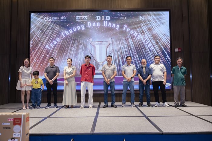 Tiec-tri-an-khach-hang-HCM-2025-12.jpg Tiec-tri-an-khach-hang-HCM-2025-12.jpg