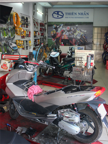 ve-sinh-kim-phun-3m.jpg
