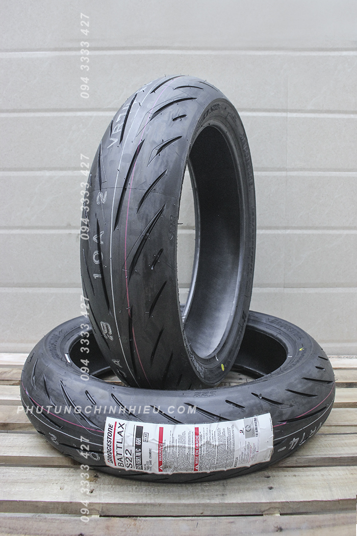 Lop-xe-moto-Bridgestone-150-60R17MC-S22-066H-BATTLAX-SPORT-REAR.jpg
