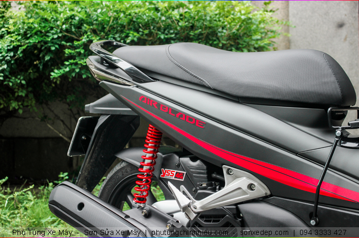 son-xe-may-air-blade-110-black-edition-2.jpg