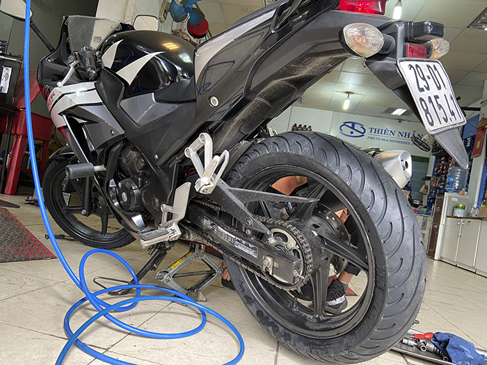 lop-xe-michelin-cbr.jpg