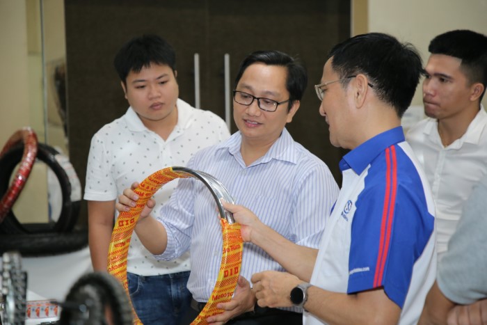 Tiec-hop-mat-khach-hang-THIEN-NHAN-BANDO-FCC-DID-OSRAM-4.jpg