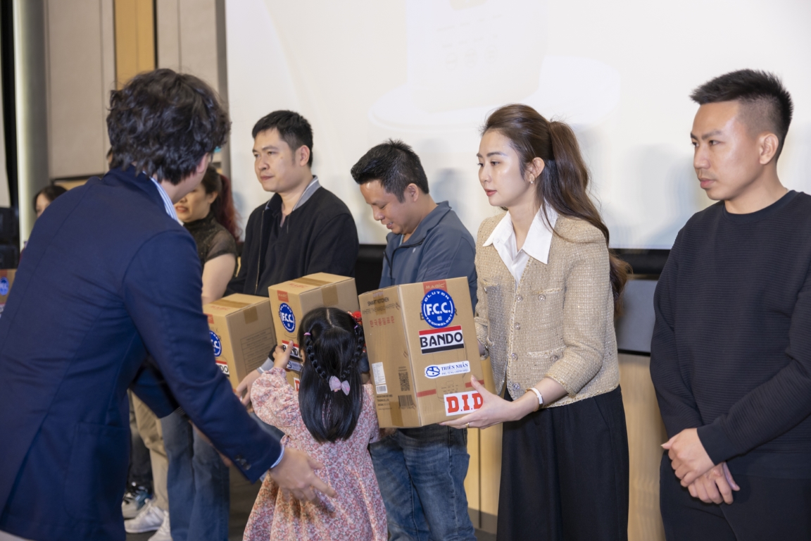 Tiec-tri-an-khach-hang-HN-2025-9.jpg Tiec-tri-an-khach-hang-HN-2025-9.jpg