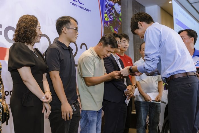 Tiec-khach-hang-Ho-Chi-Minh-2023-15.jpg Tiec-khach-hang-Ho-Chi-Minh-2023-15.jpg