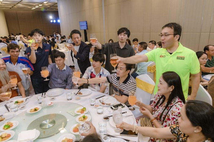 Tiec-khach-hang-Ho-Chi-Minh-2023-21.jpg Tiec-khach-hang-Ho-Chi-Minh-2023-21.jpg