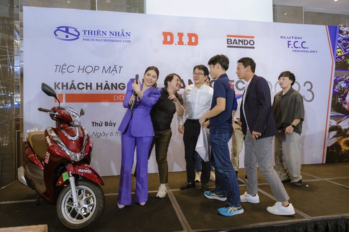 Tiec-khach-hang-Ho-Chi-Minh-2023-29.jpg Tiec-khach-hang-Ho-Chi-Minh-2023-29.jpg