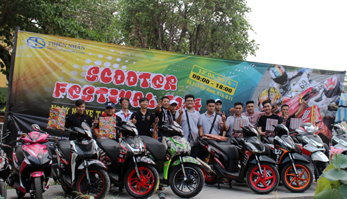 cung-thien-nhan-tham-gia-ngay-hoi-hot-nhat-nam-2.jpg cung-thien-nhan-tham-gia-ngay-hoi-hot-nhat-nam-2.jpg