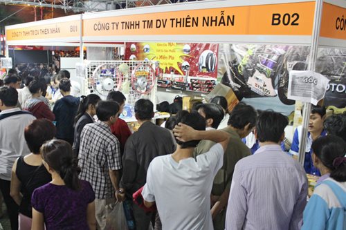 Tung-Bung-Hoi-Cho-Mua-Sam-Hang-Thai-Cung-Phu-Tung-Chinh-Hieu-1.jpg Tung-Bung-Hoi-Cho-Mua-Sam-Hang-Thai-Cung-Phu-Tung-Chinh-Hieu-1.jpg